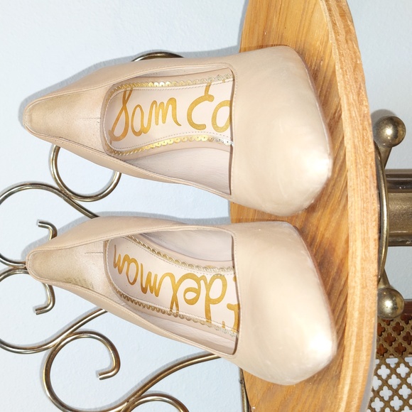 Pointed Toe Pumps - Picture 8 of 12